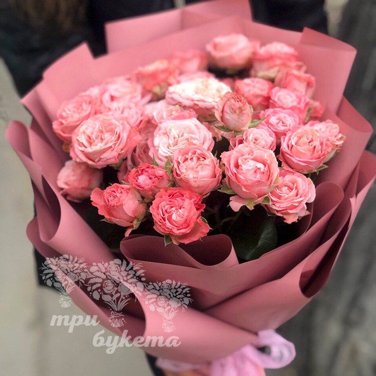 9 кустовых пионовидных роз (приближенный вид)