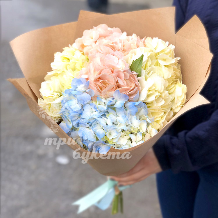 Букет из гортензий в крафте