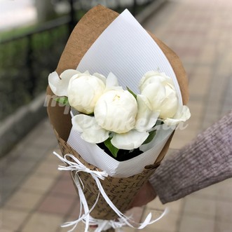 3 белых пиона Дюшес