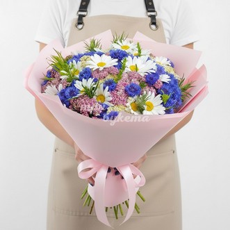 Букет из ромашек и тысячелистника