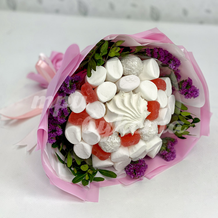 Букет из зефира и Raffaello (крупный план)