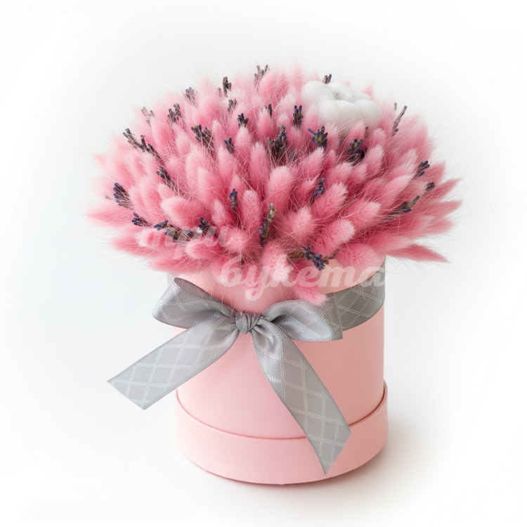 lavanda-i-rozovyj-lagurus-v-korobke