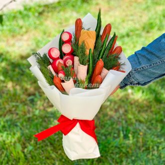 Букет из редиса, перца и колбасок Букет из редиса, перца и колбасок